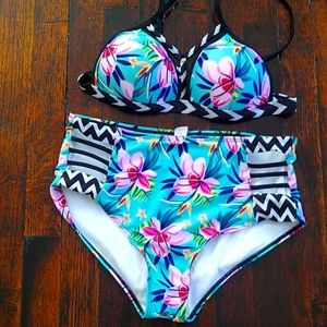 2XL blue multi color with black and white trim 2pc 👙